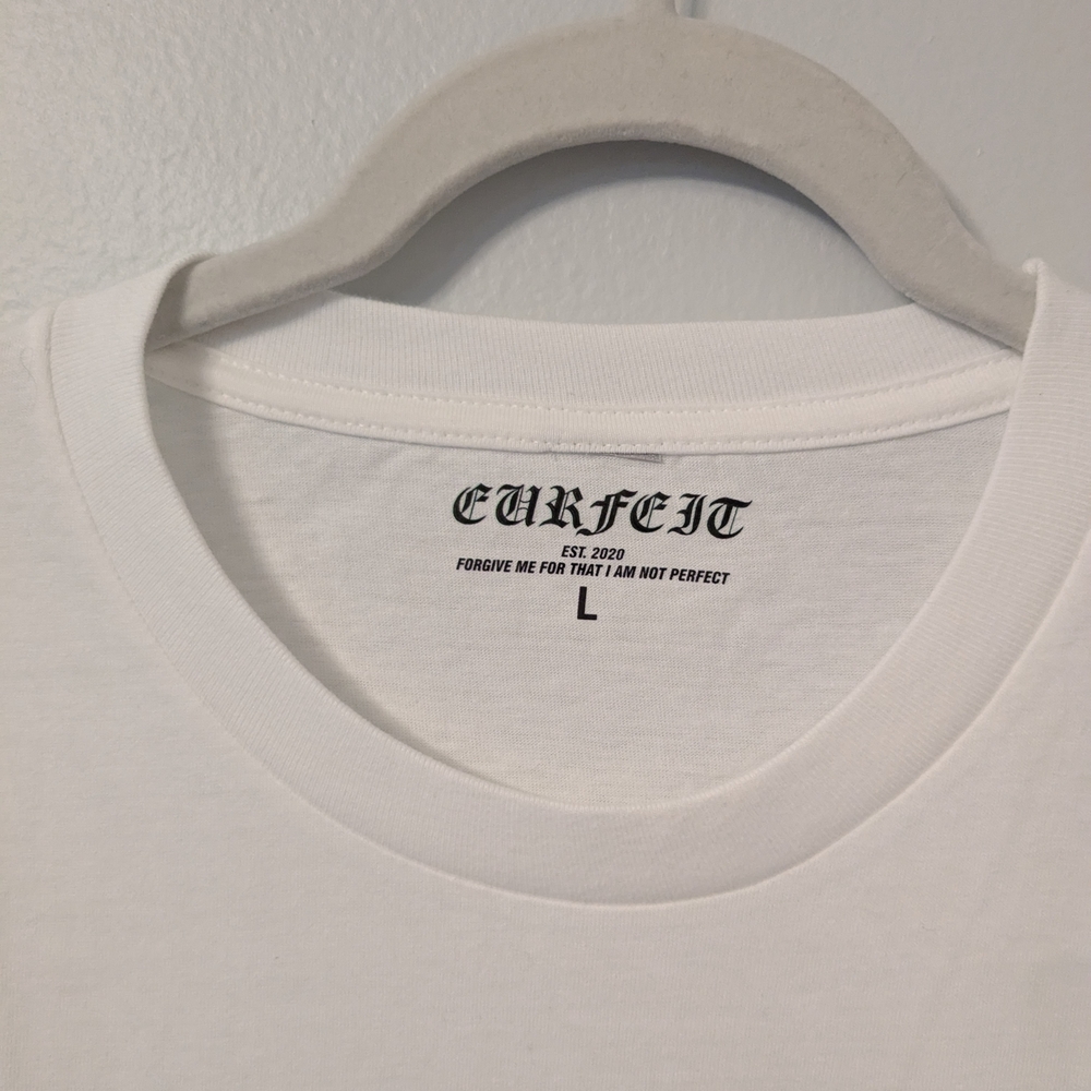 NWOT- L- White Graphic T-Shirt with Snake Design - Picture 3 of 3